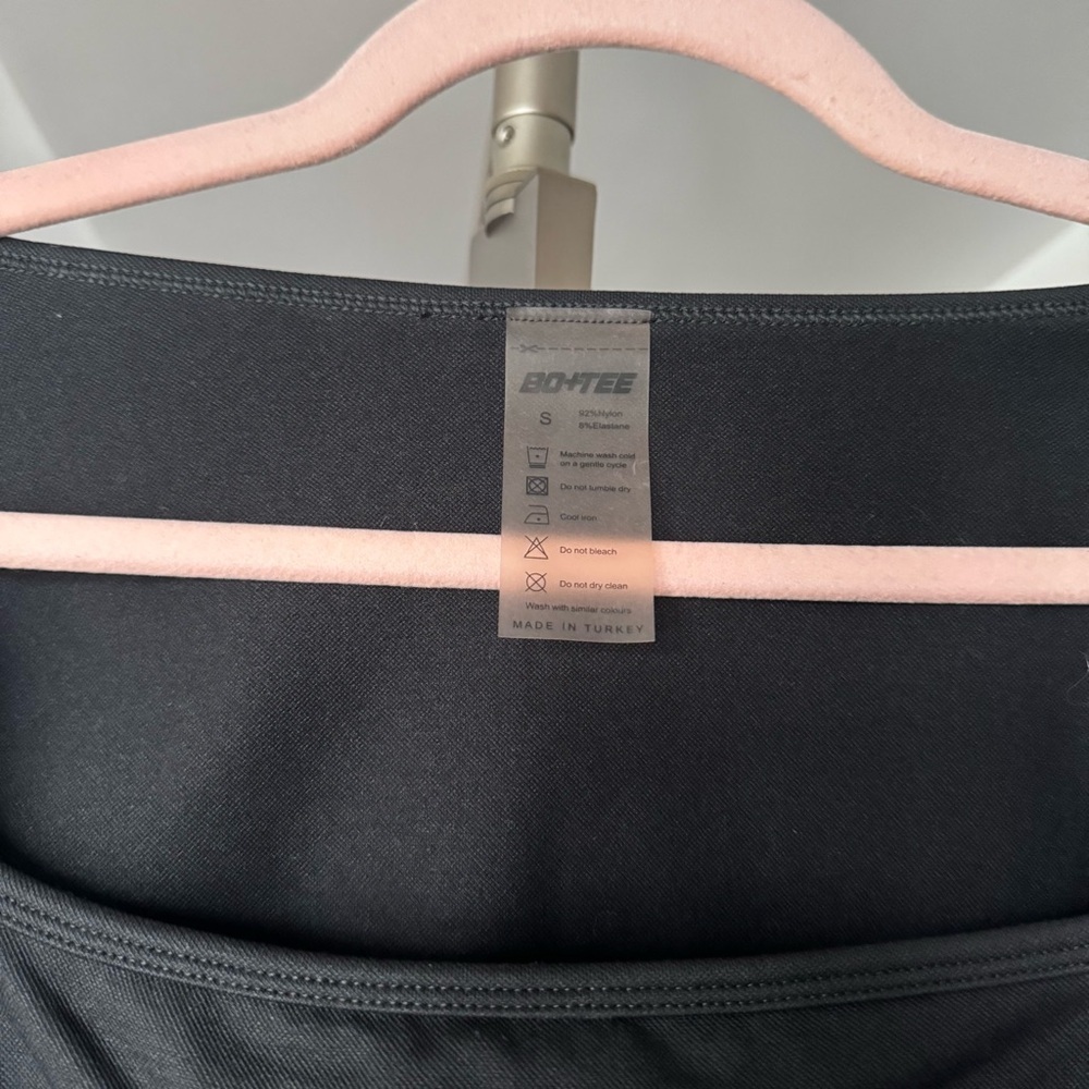 Bo+Tee Black Seamless Long Sleeve Square Neck Crop Top - Small - Picture 3 of 9